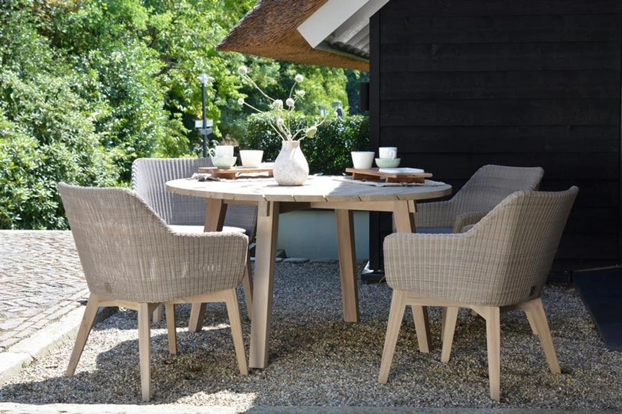 4 Seasons Outdoor - Avila Teak 4 Seater Dining Set With Derby Circular Teak Table 130cm - Image 4