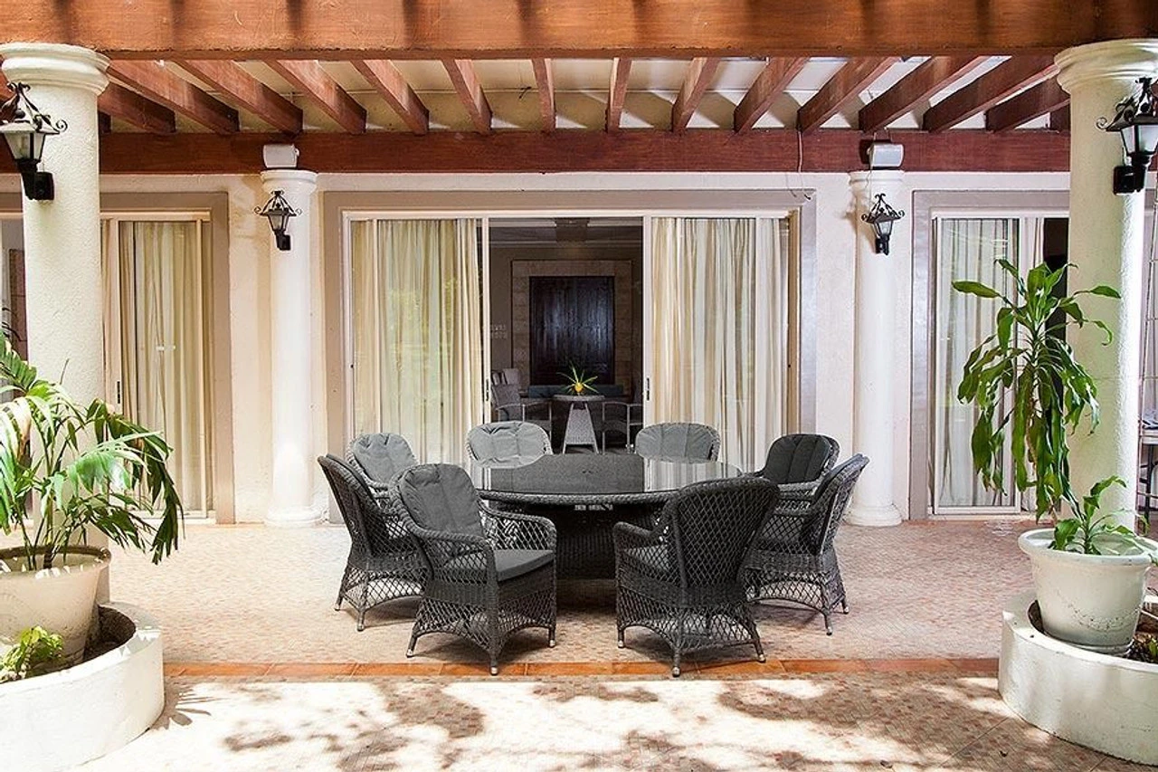 Alexander Rose Monte Carlo Rattan Table & Glass 1.8M Ø Grey - Image 3