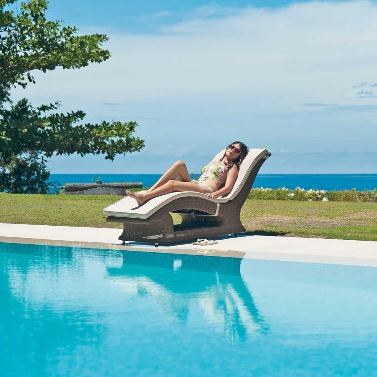 Alexander Rose San Marino Raised Sun Lounger With Oatmeal Cushion 4 Alexander Rose San Marino Raised Sun Lounger With Oatmeal Cushion - Image 2
